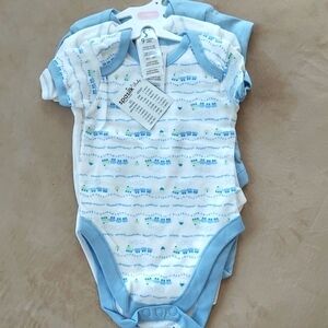 3 pc pack short sleeve onesies choo choo train - blue white - size 9 months